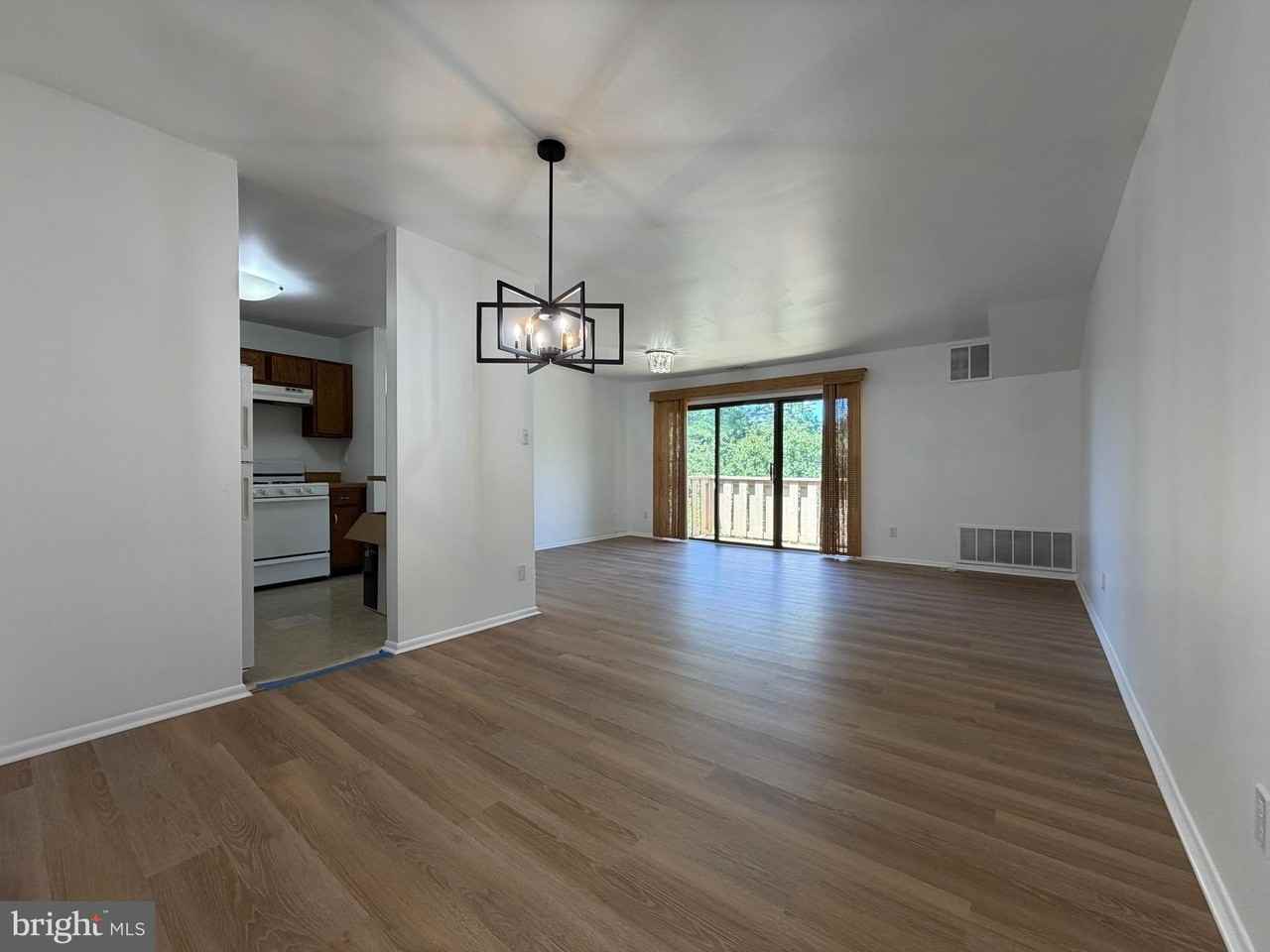 716 Woodhollow Dr - Photo 4 of 20