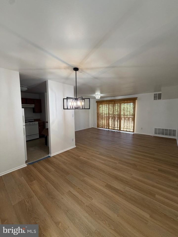 716 Woodhollow Dr - Photo 5 of 20