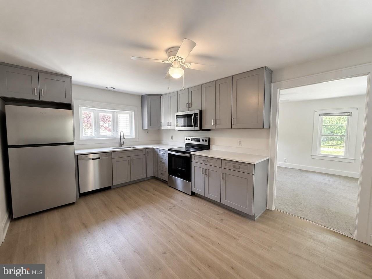1015 Durham St - Photo 5 of 13