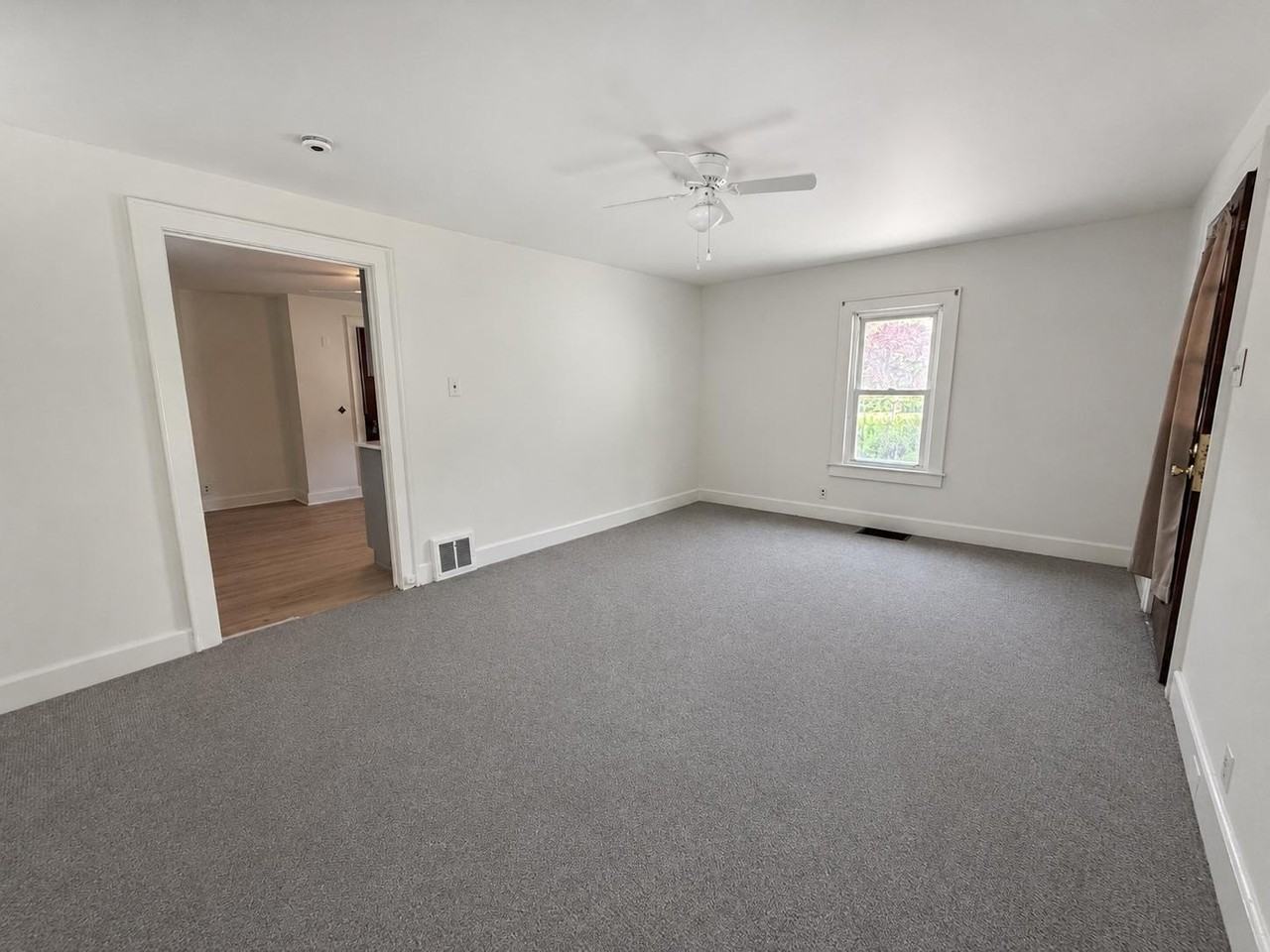 1015 Durham St - Photo 6 of 13