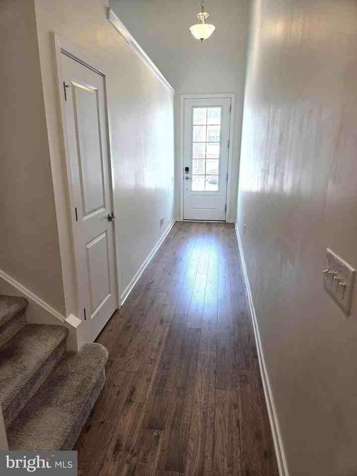 1883 Boulder Dr - Photo 4 of 38