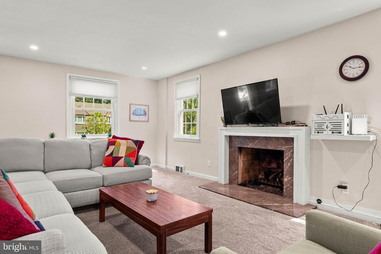 1518 James Rd - Photo 4 of 33