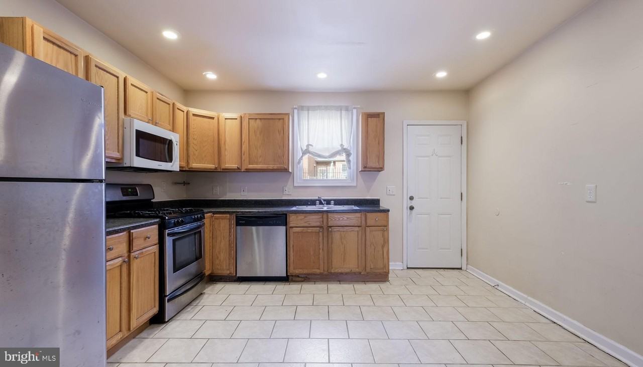 731 Carpenter St - Photo 6 of 28