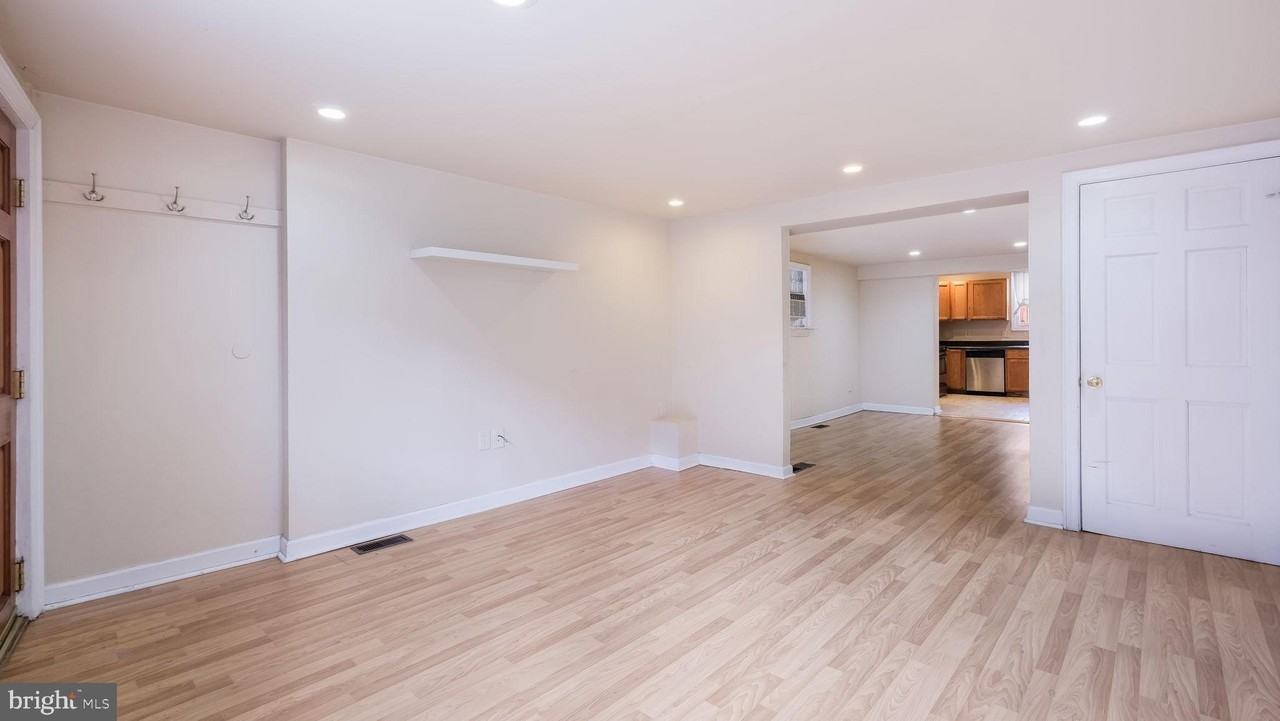731 Carpenter St - Photo 7 of 28