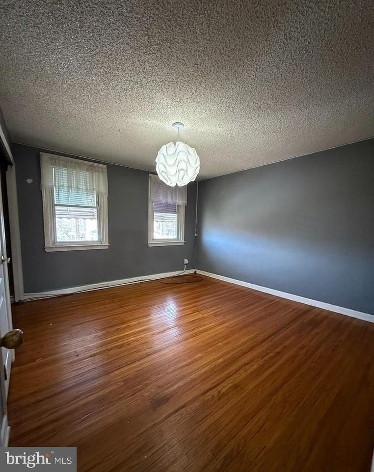 4240 Sheffield Ave - Photo 7 of 13