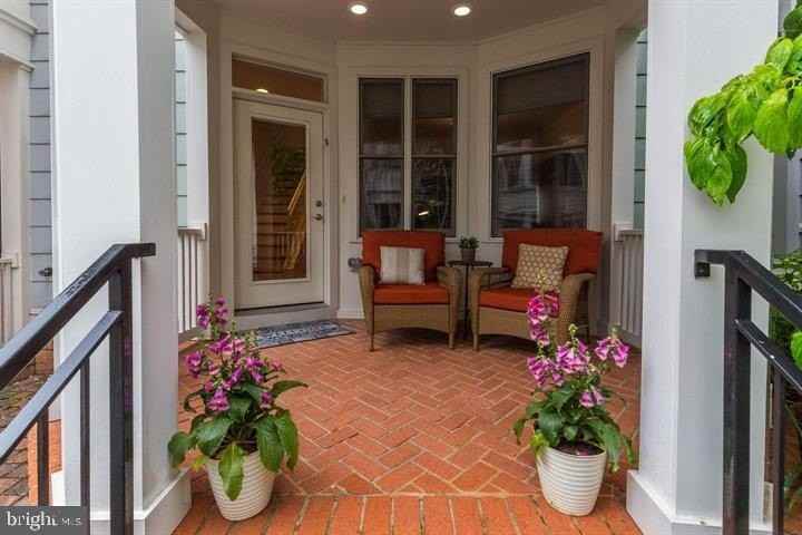 2058 N Oakland St - Photo 3 of 28