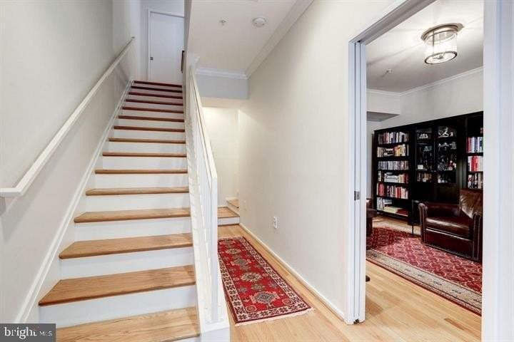2058 N Oakland St - Photo 4 of 28