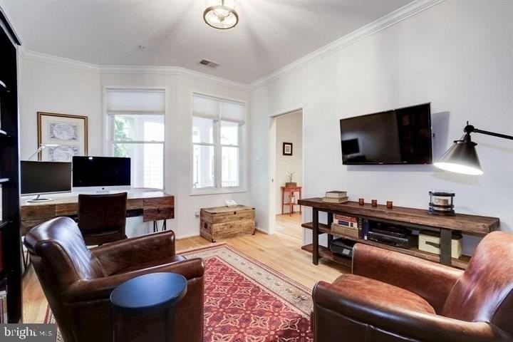 2058 N Oakland St - Photo 5 of 28