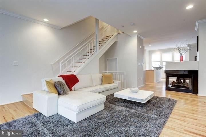 2058 N Oakland St - Photo 7 of 28