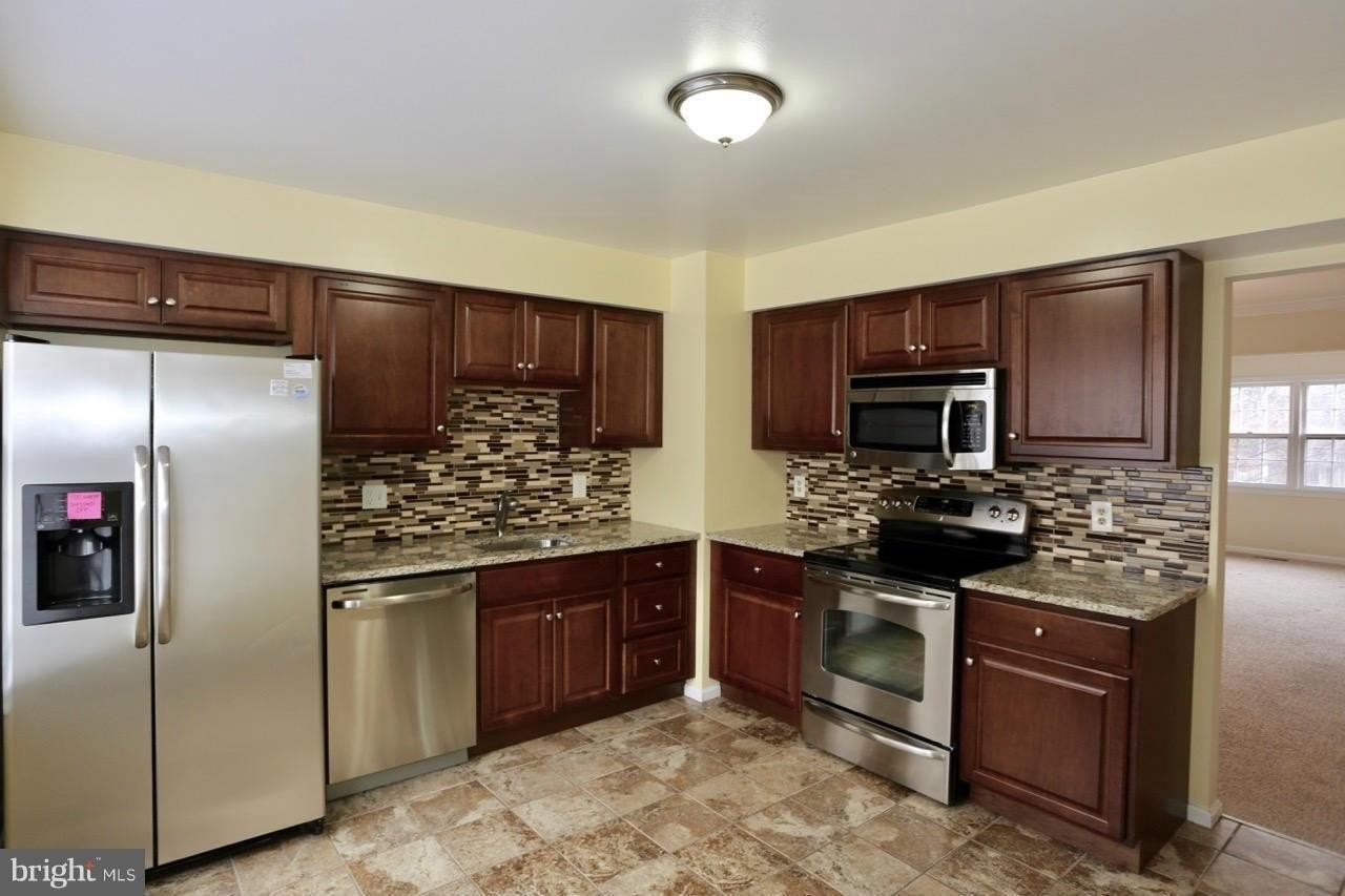 2215 N Somerset St - Photo 6 of 24