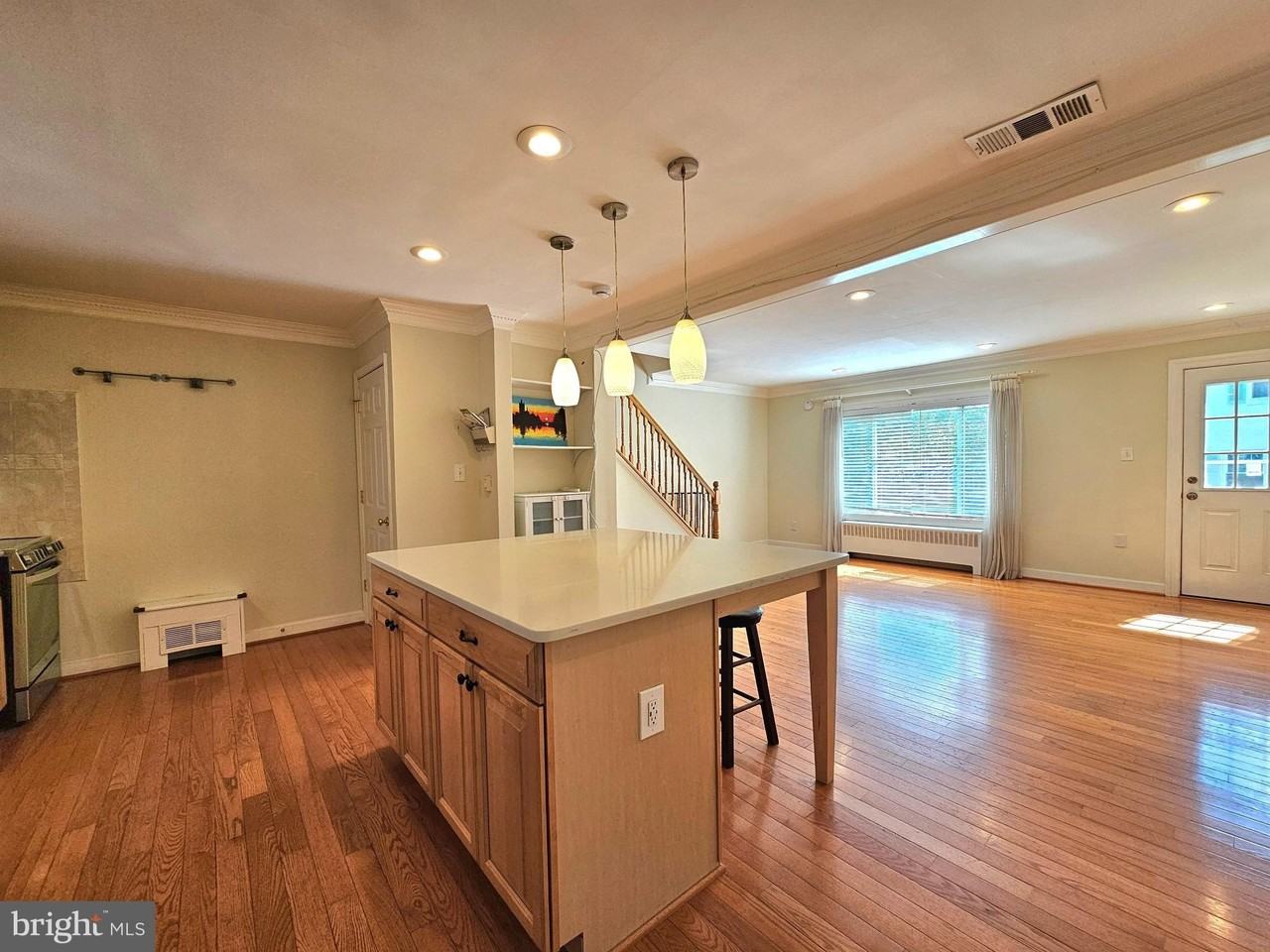 3109 Mosby St - Photo 3 of 27