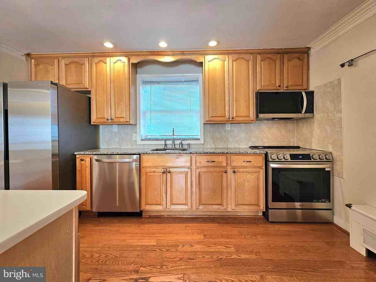 3109 Mosby St - Photo 5 of 27