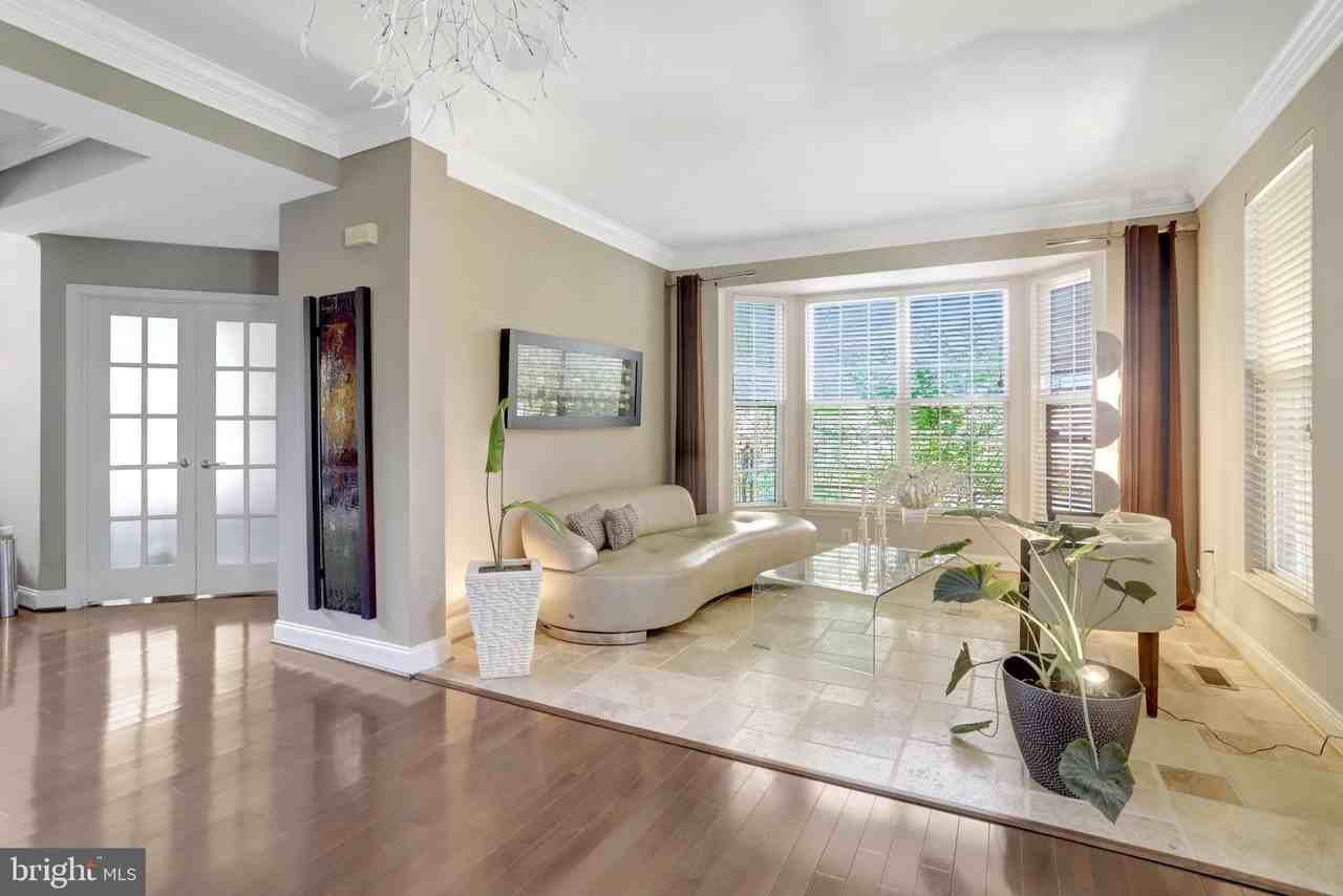 4900 Sunset Ln - Photo 6 of 50