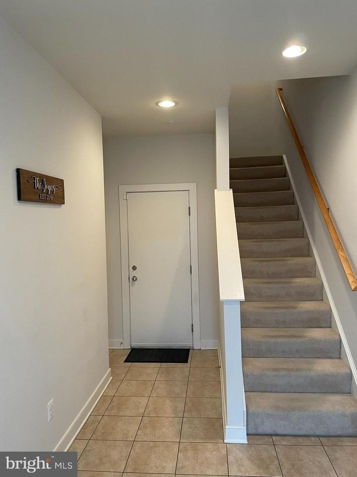 12168 Waveland St - Photo 3 of 20