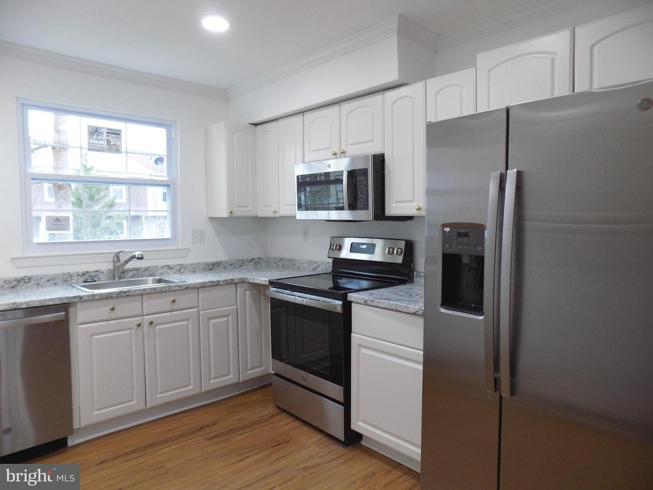 10598 Reeds Landing Cir - Photo 2 of 14