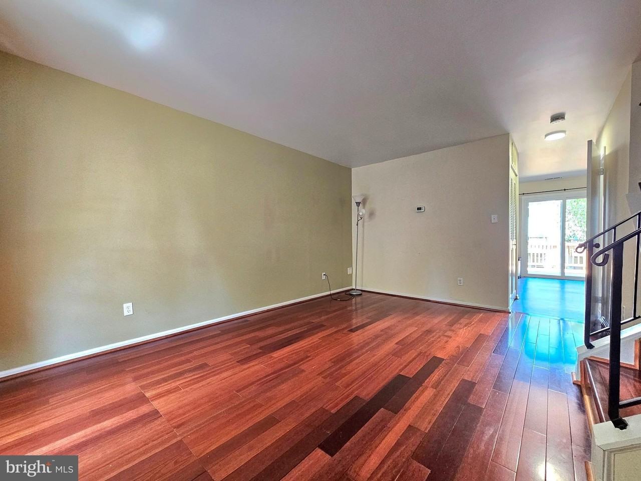 8561 Southlawn Ct - Photo 2 of 24