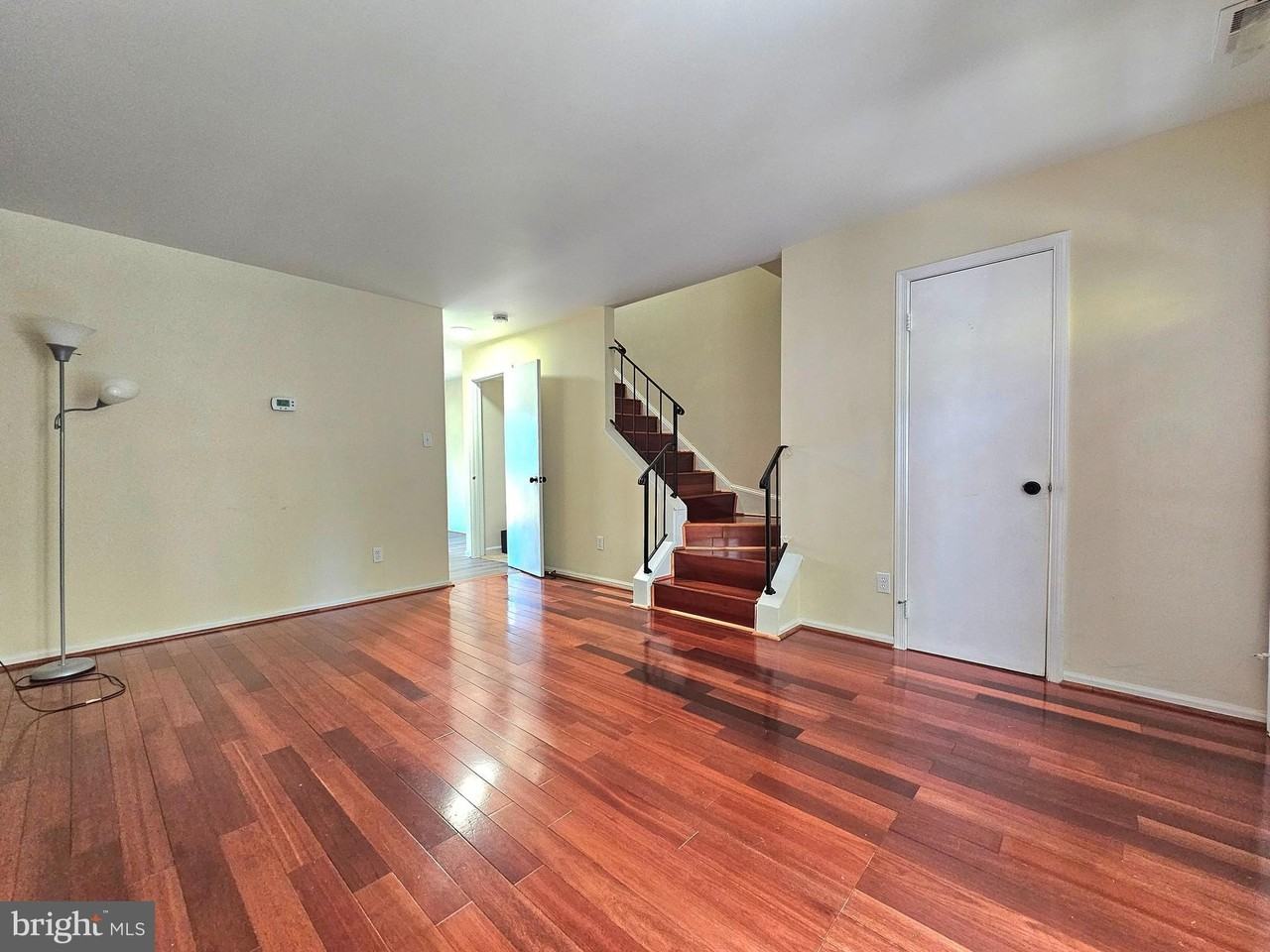 8561 Southlawn Ct - Photo 3 of 24