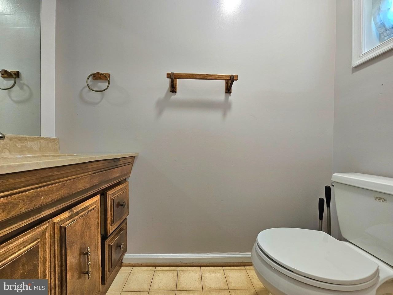 8561 Southlawn Ct - Photo 4 of 24