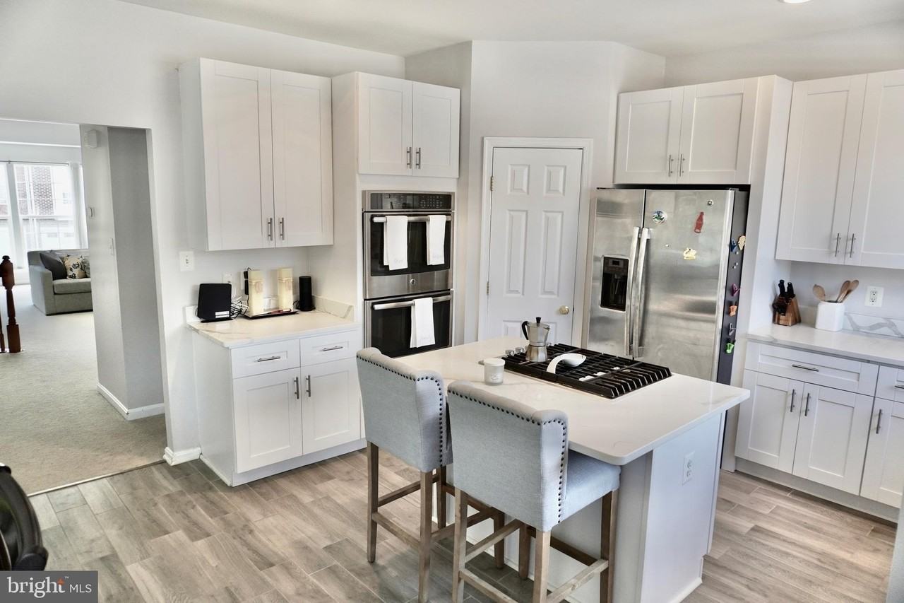8275 Shannons Landing Way - Photo 3 of 26