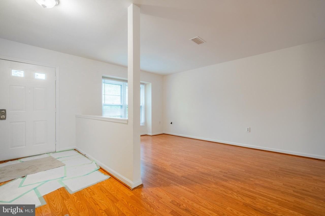 14167 Royal Oak Ln - Photo 4 of 31