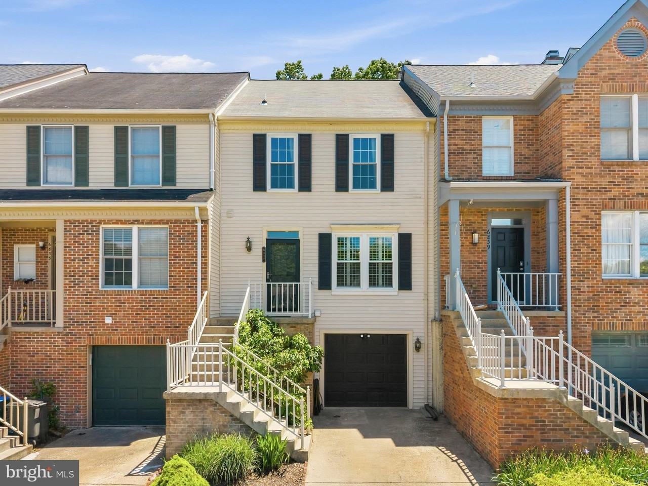 6837 Malton Ct - Photo 3 of 42