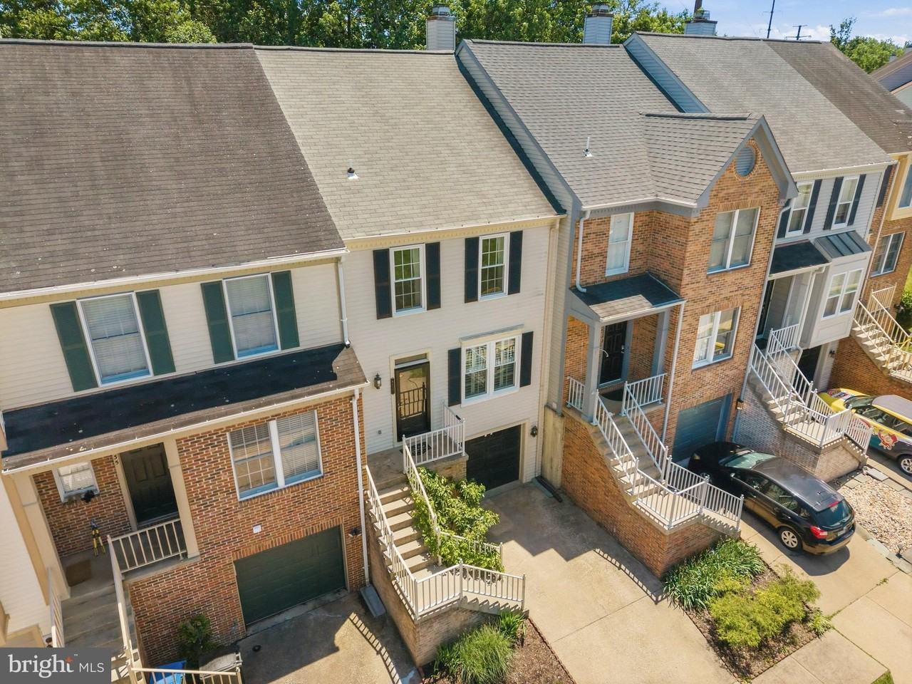 6837 Malton Ct - Photo 4 of 42