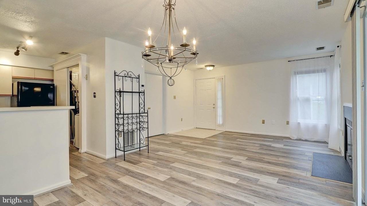 7598 Lakeside Village Dr Unit E - Photo 2 of 11
