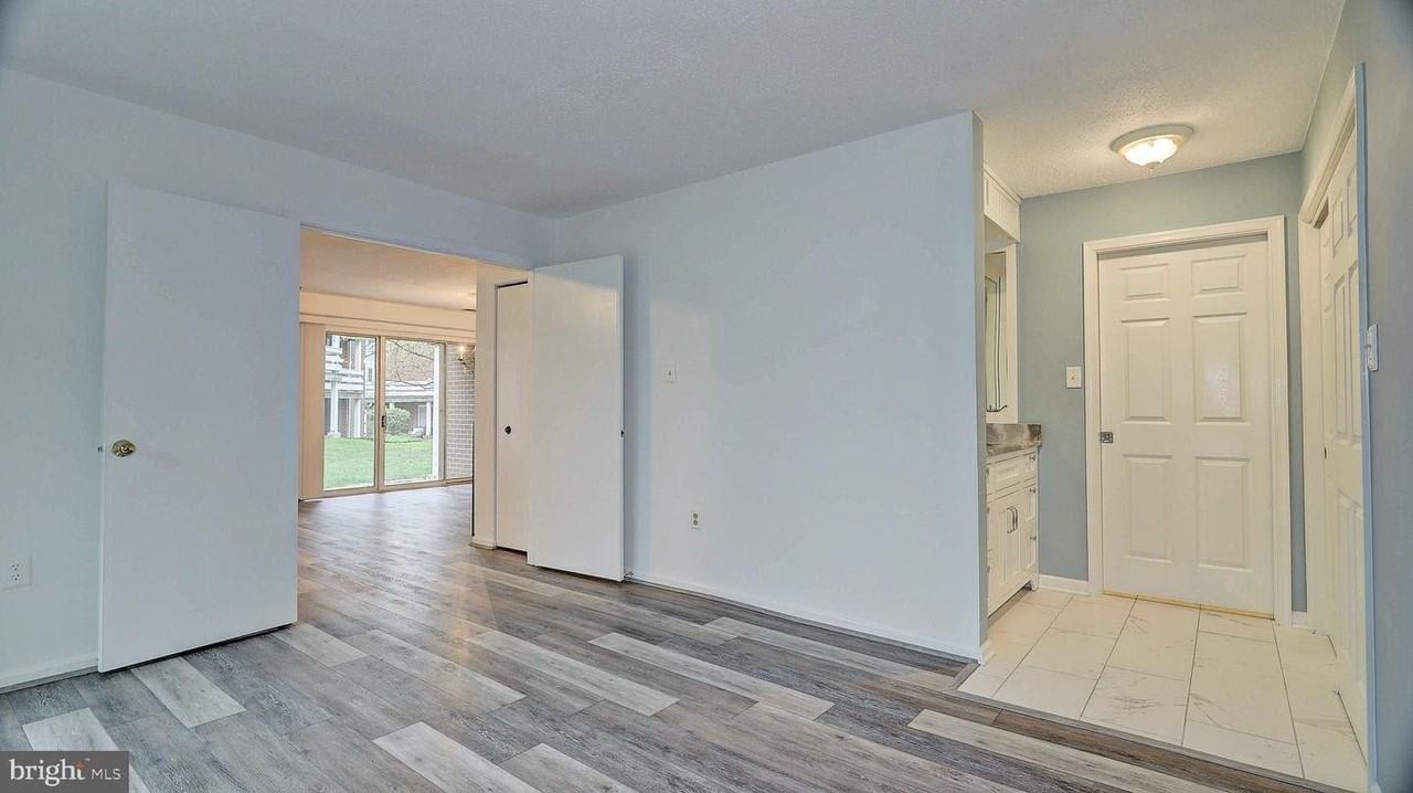 7598 Lakeside Village Dr Unit E - Photo 3 of 11