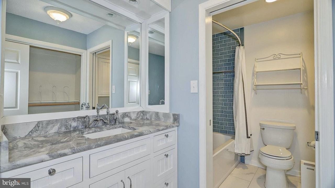 7598 Lakeside Village Dr Unit E - Photo 4 of 11