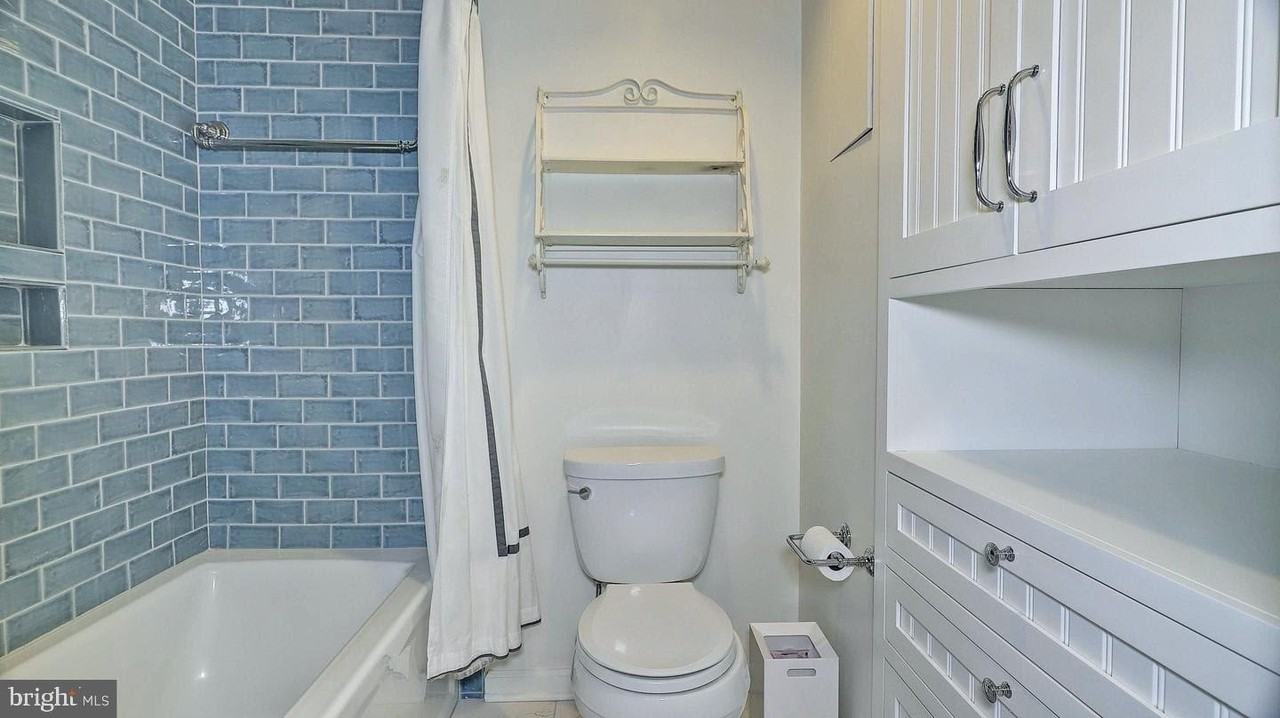 7598 Lakeside Village Dr Unit E - Photo 5 of 11