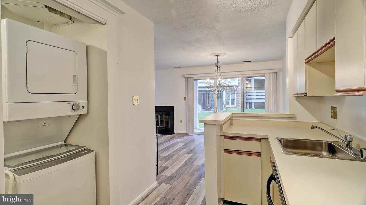 7598 Lakeside Village Dr Unit E - Photo 6 of 11