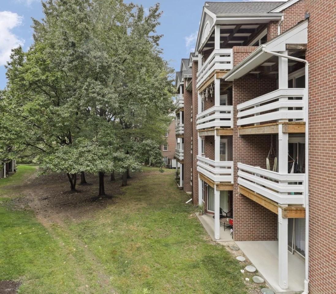 7598 Lakeside Village Dr Unit E - Photo 7 of 11