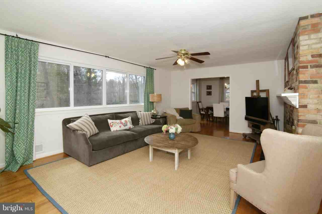 8947 Colesbury Pl - Photo 4 of 27