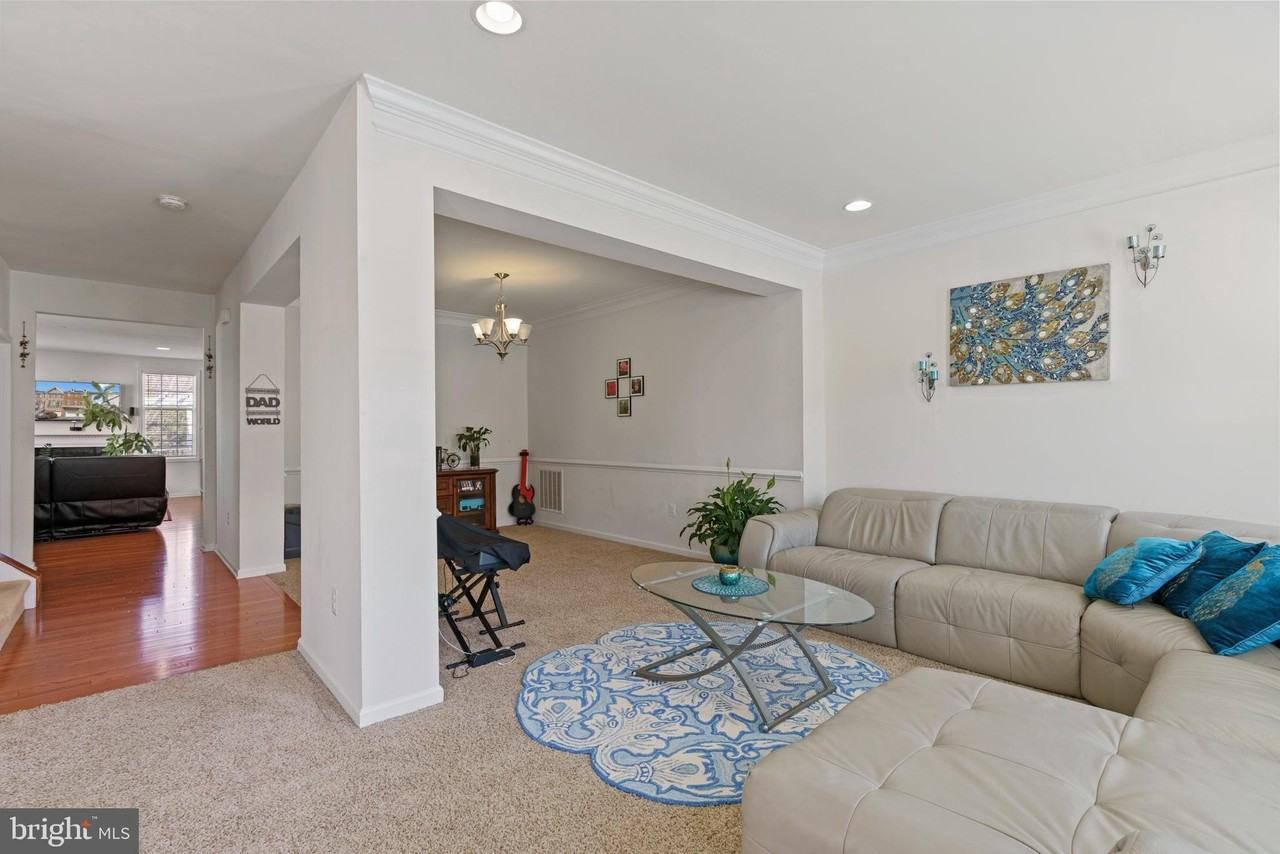 43245 Mitcham Sq - Photo 4 of 23