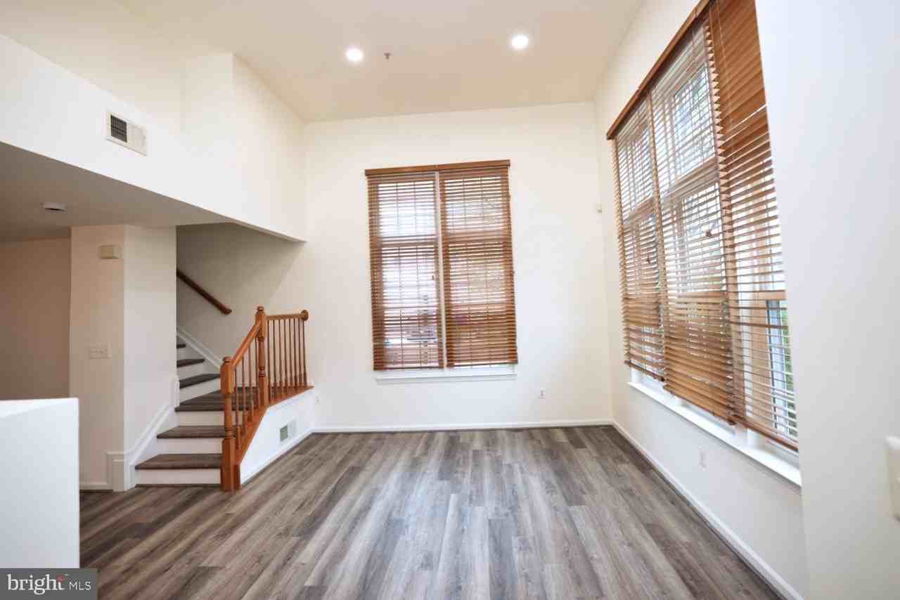 42309 Onyx Ter - Photo 3 of 29