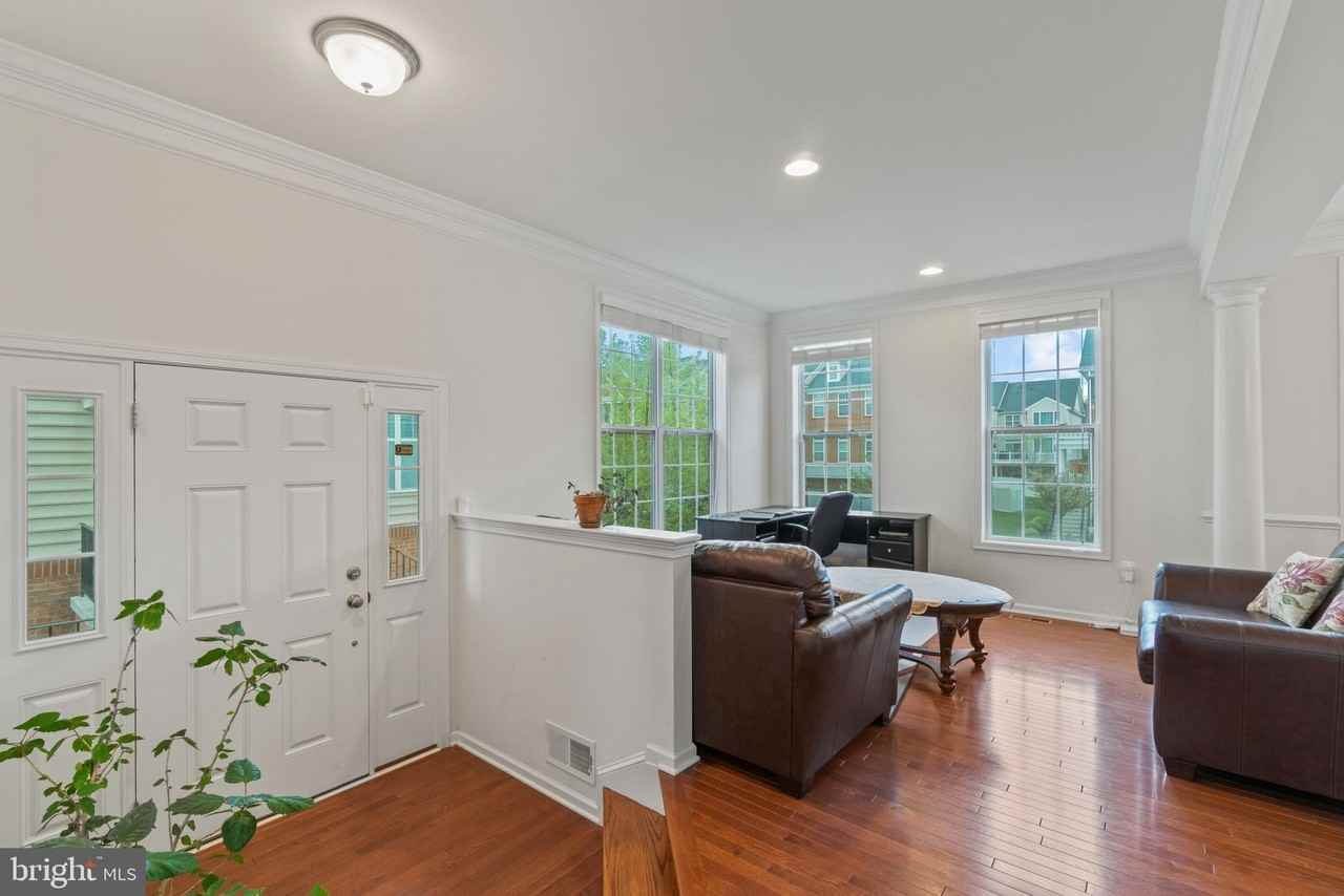 23265 Hanworth St - Photo 3 of 23