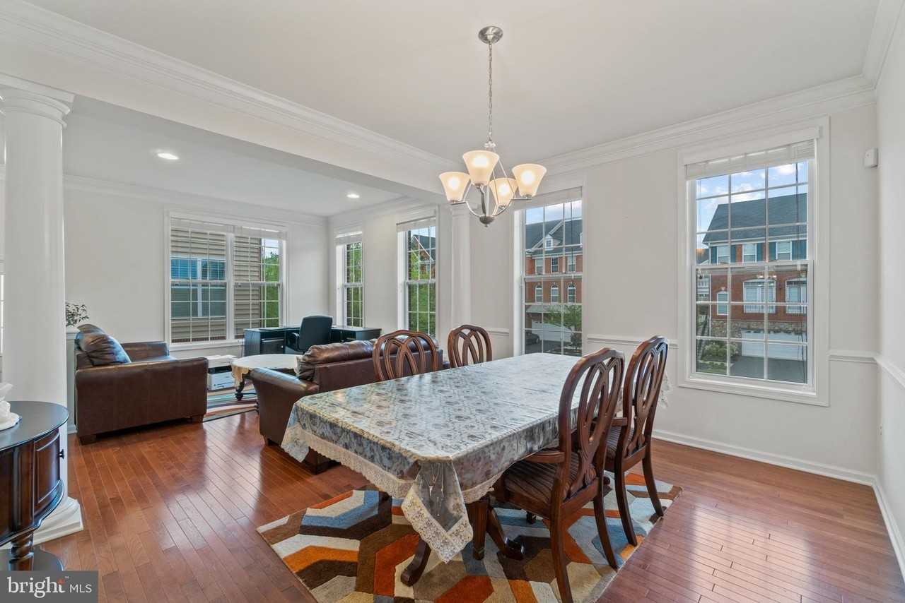 23265 Hanworth St - Photo 5 of 23