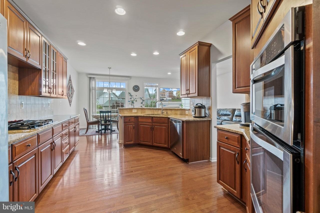 23265 Hanworth St - Photo 6 of 23