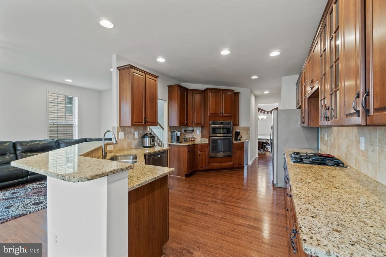 23265 Hanworth St - Photo 7 of 23