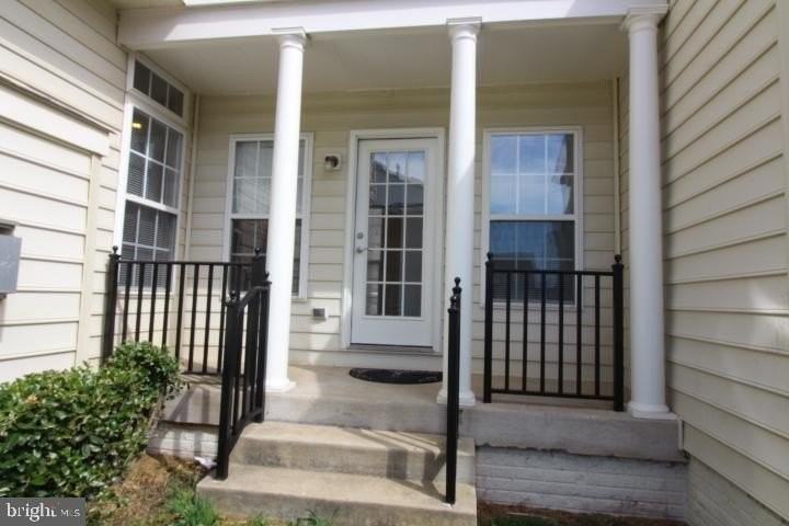 14201 Reidhall Pl - Photo 4 of 50