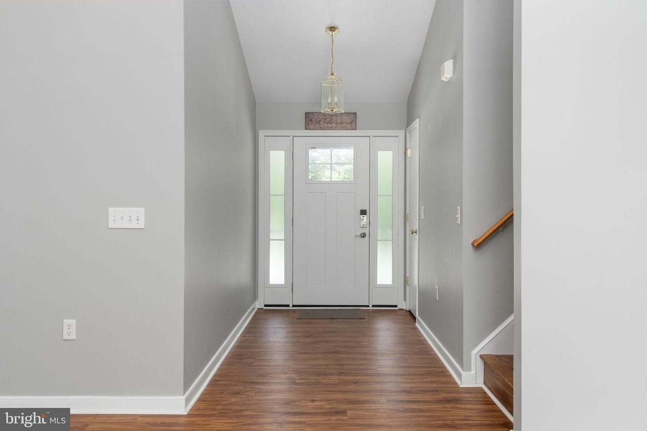 8009 Burrell Rd - Photo 4 of 50