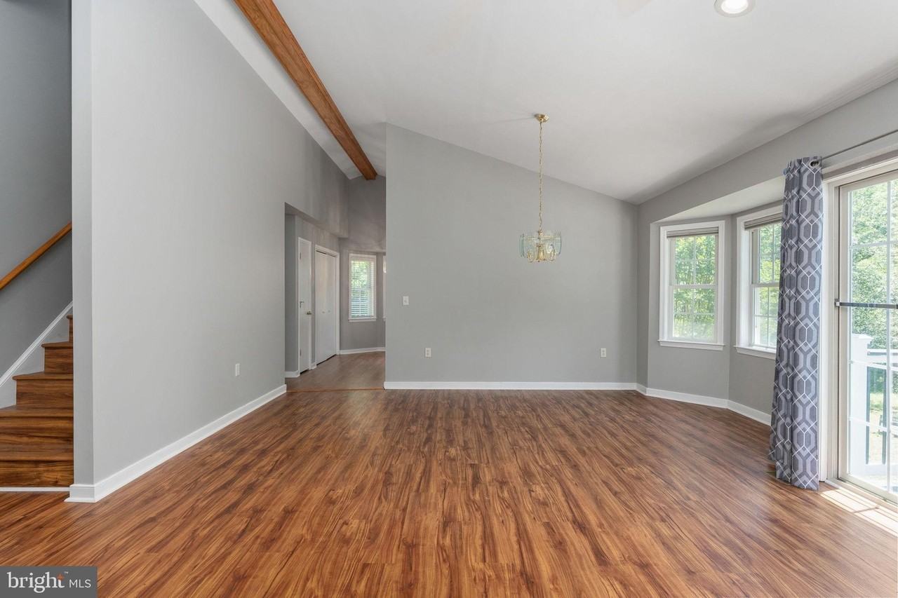 8009 Burrell Rd - Photo 5 of 50