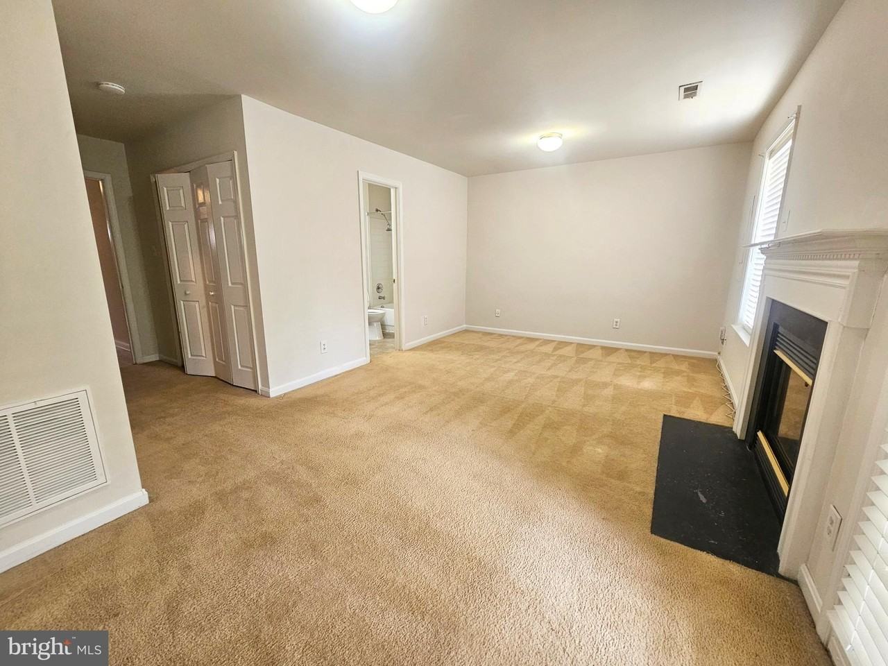 303 Dundee Pl - Photo 3 of 24