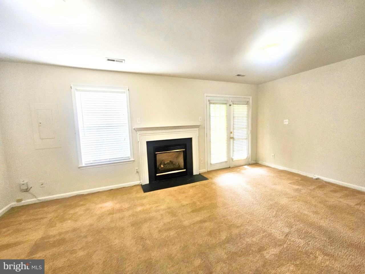 303 Dundee Pl - Photo 4 of 24