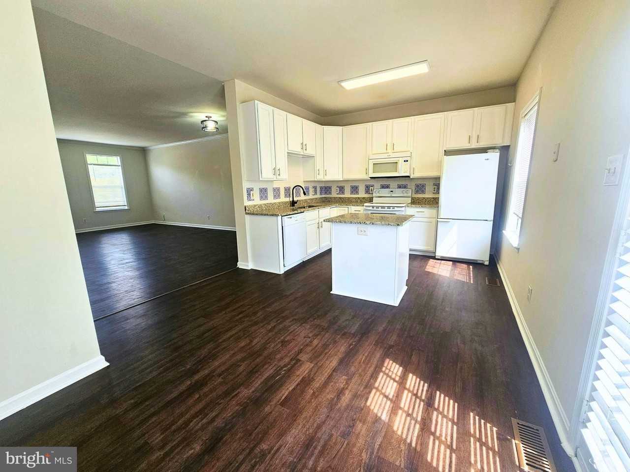 303 Dundee Pl - Photo 6 of 24