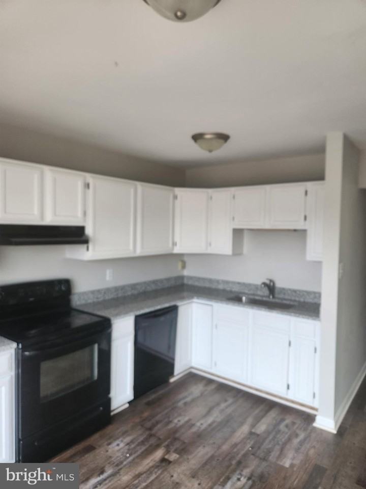 114 Westminster Ln #114 - Photo 2 of 17