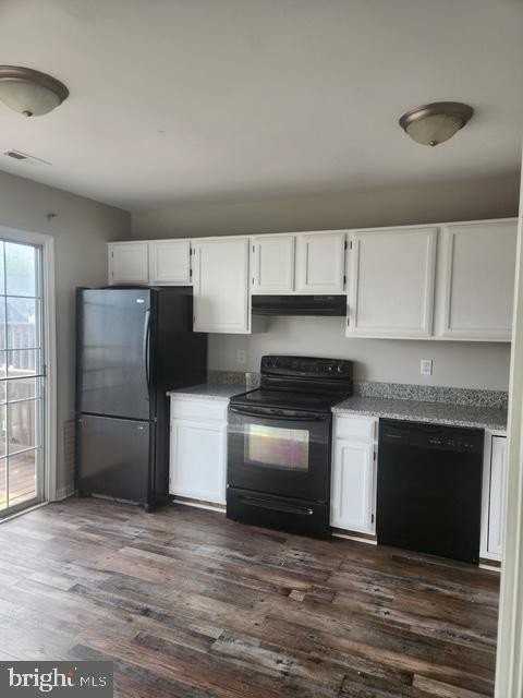114 Westminster Ln #114 - Photo 3 of 17