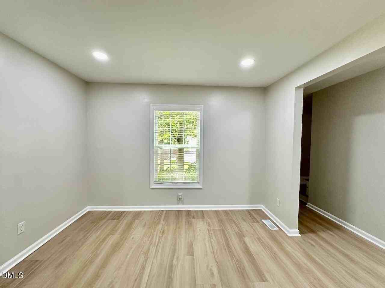 4050 Arckelton Dr - Photo 3 of 20