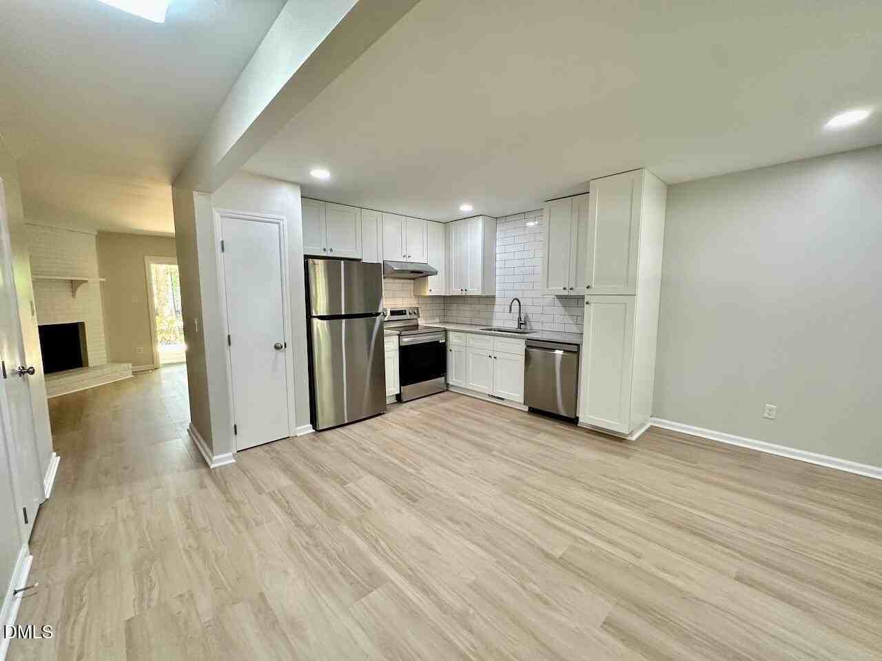 4050 Arckelton Dr - Photo 6 of 20