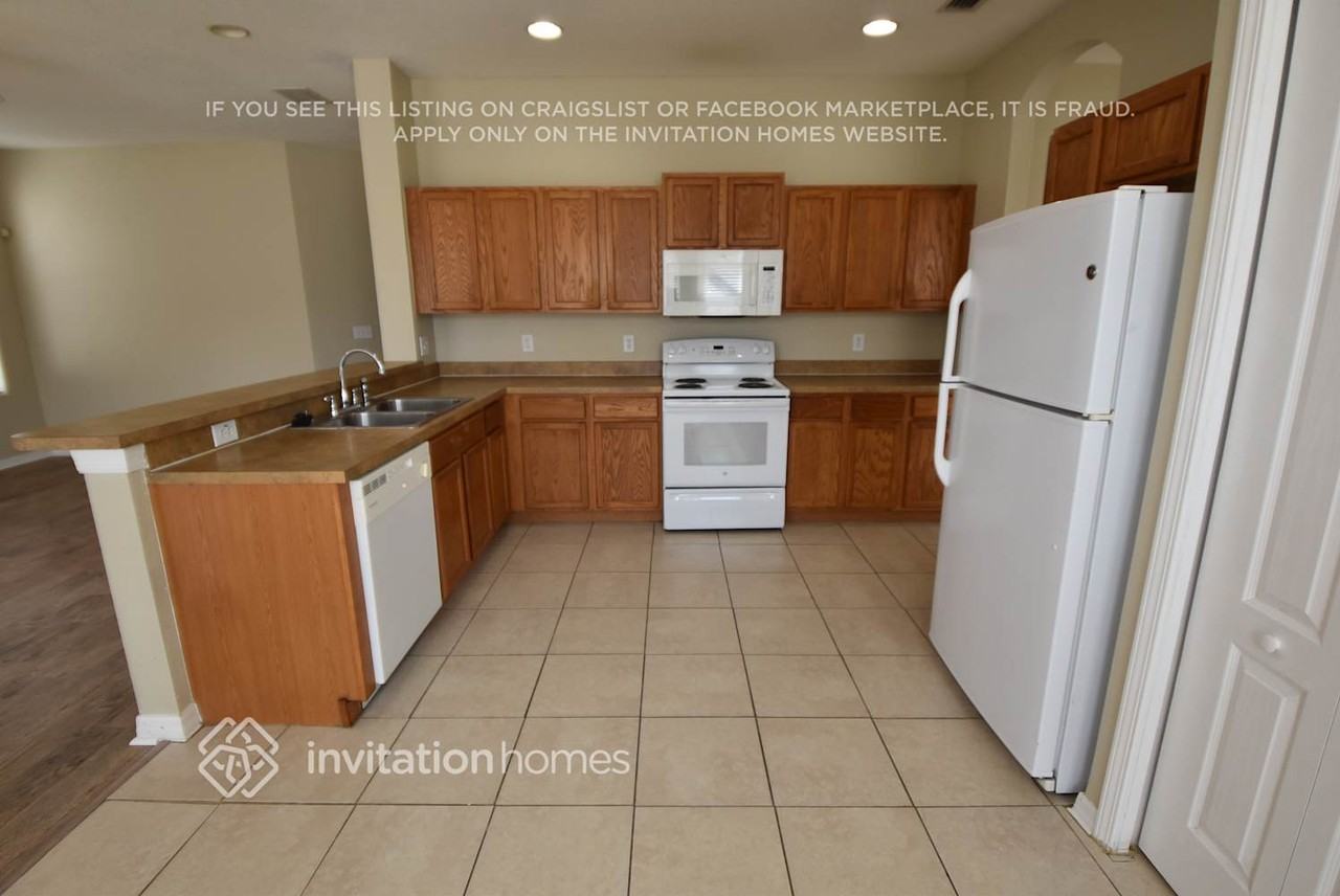 8607 Sandy Plains Dr - Photo 5 of 18